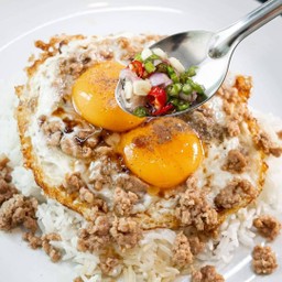 ข้าวไข่ดาวแฝดหมูสับ+พริกน้ำปลายั่วๆ