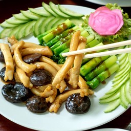 เป๋าฮื้อหลอดเจี๋ยนคะน้าฮ่องกง