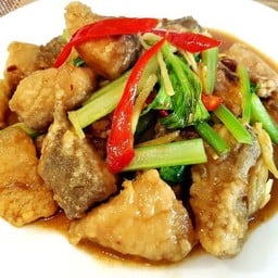 ปลากะพงผัดขึ้นฉ่าย