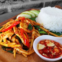 ข้าวราดผัดพริกแกง