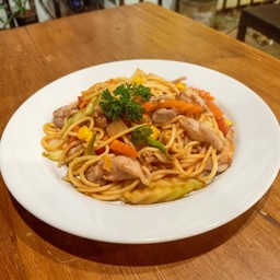 สปาเก็ตตี้ผัดซอสไก่