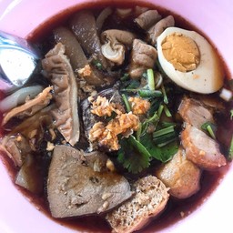 ก๋วยจั๊บน้ำข้นคุณก้อย