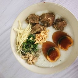 โจ๊กซี่โครงหมู+ไข่เยี่ยวม้า