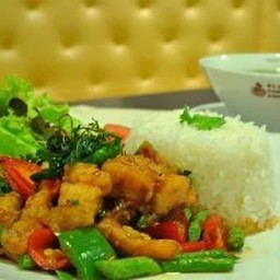 Top ข้าวกระเพราแซลมอล