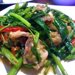 ผักบุ้งหมูกรอบ