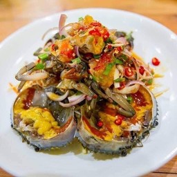 ยำปูทะเลไข่ดอง 2  ตัว