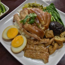 ข้าวขาหมู (เนื้อหนัง) พิเศษ + ไข่พะโล้