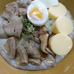 โจ๊กรวมมิตรเต้าหู้ใส่ไข่