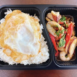 กระเพราปลาหมึก