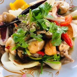 กุ้ง-หมึกผัดเห็ดฟาง