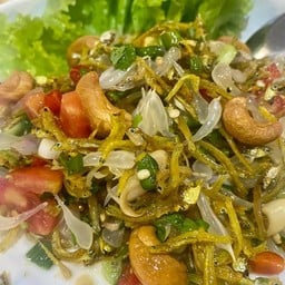 ยำปลาใบไผ่