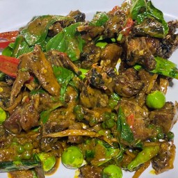 ผัดพริกแกงนกทอด