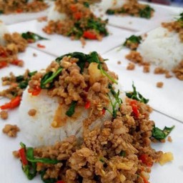 ข้าวกระเพราห่อ(หมูสับ)