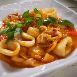 ปลาหมึกผัดไข่เค็ม