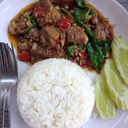 ข้าวกระเพราเนื้อตุ๋น