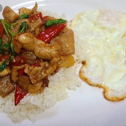 กระเพราหมูนุ่ม