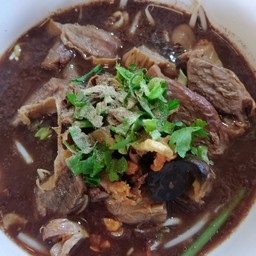 เกาเหลาหมูตุ๋นลูกชิ้น