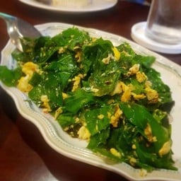 ใบเหรียงผัดไข่