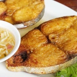 ปลาอินทรีย์ทอดน้ำปลา