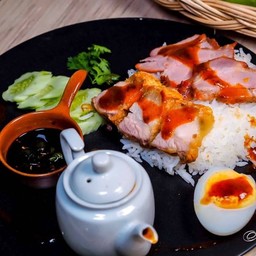 ข้าวหมูแดงหมูกรอบพิเศษ