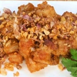 หมูกรอบทอดกระเทียม