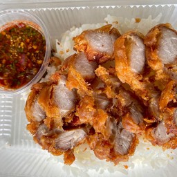 ข้าวหน้าหมูสามชั้นทอดจิ้มแจ่ว