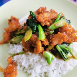 ข้าวคะน้าไก่กรอบ