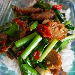 คะน้าหมูกรอบ