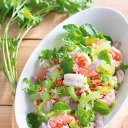 ยำมะระกุ้งสด