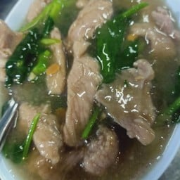 ราดหน้าหมูหมัก