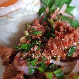 ข้าวราดยำไก่แซบ