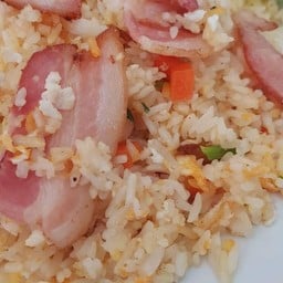 ข้าวผัดเบค่อน
