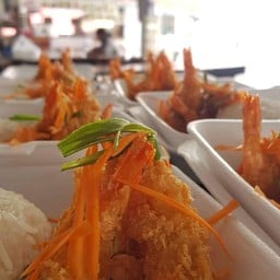 ข้าวราดกุ้งกรอบสุรินทร์ทิพย์