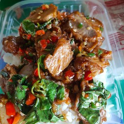 กะเพราหมูกรอบ