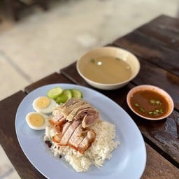 ข้าวมันไก่+หมูกรอบ 60 บาท