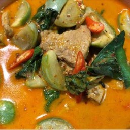 แกงเเดงมะเขือไก่