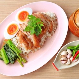 ข้าวขาหมูนครปฐม (นายโอม) สันทราย