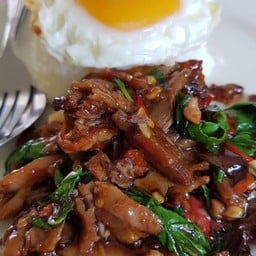 ข้าวราดกระเพาเป็ดย่าง