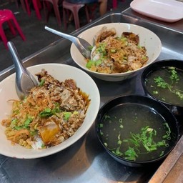 ข้าวแห้งหมูสับ+ไก่ฉีก