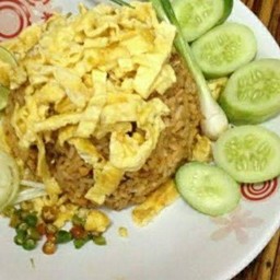 ข้าวผัดปลากระป๋องใข่ชอย