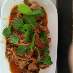 ยำน้ำตก (หมู)