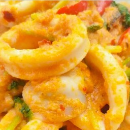 หมึกผัดไข่เค็ม