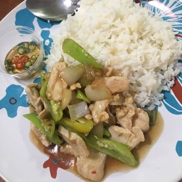 ไก่ผัดพริกหยวก