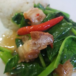 ขัาวคะน้าหมูกรอบ