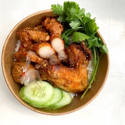 ข้าวจิ้นทอดรวมหมูและไก่ + น้ำพริก
