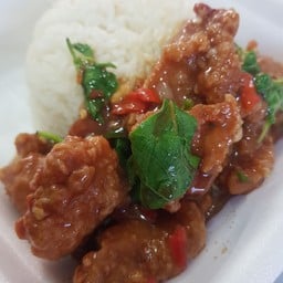 ข้าวกระเพาไก่กรอบ