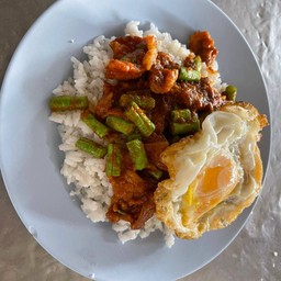 ผัดพริกแกงถั่ว