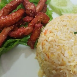 ข้าวผ้ดหมูแดดเดียว