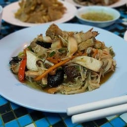 ผัดเห็ดรวมหมูกรอบ