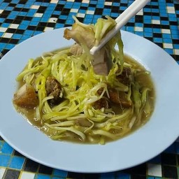 ผัดกุยช่ายขาวหมูกรอบ